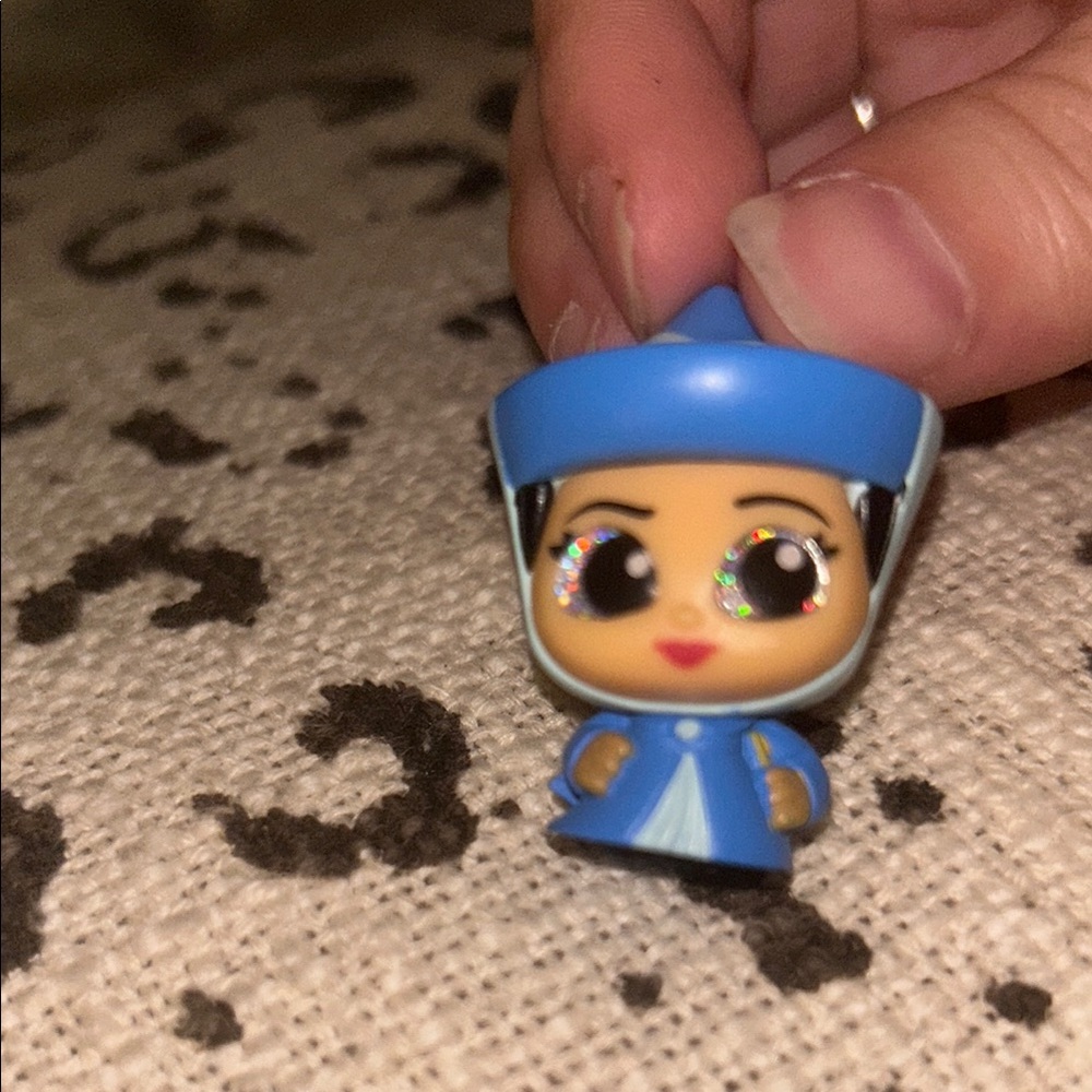 Disney doorable series 5 sleeping beauty figurine